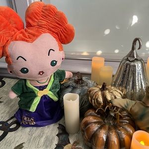 Disney HOCUS POCUS Winifred Plush Greeter
